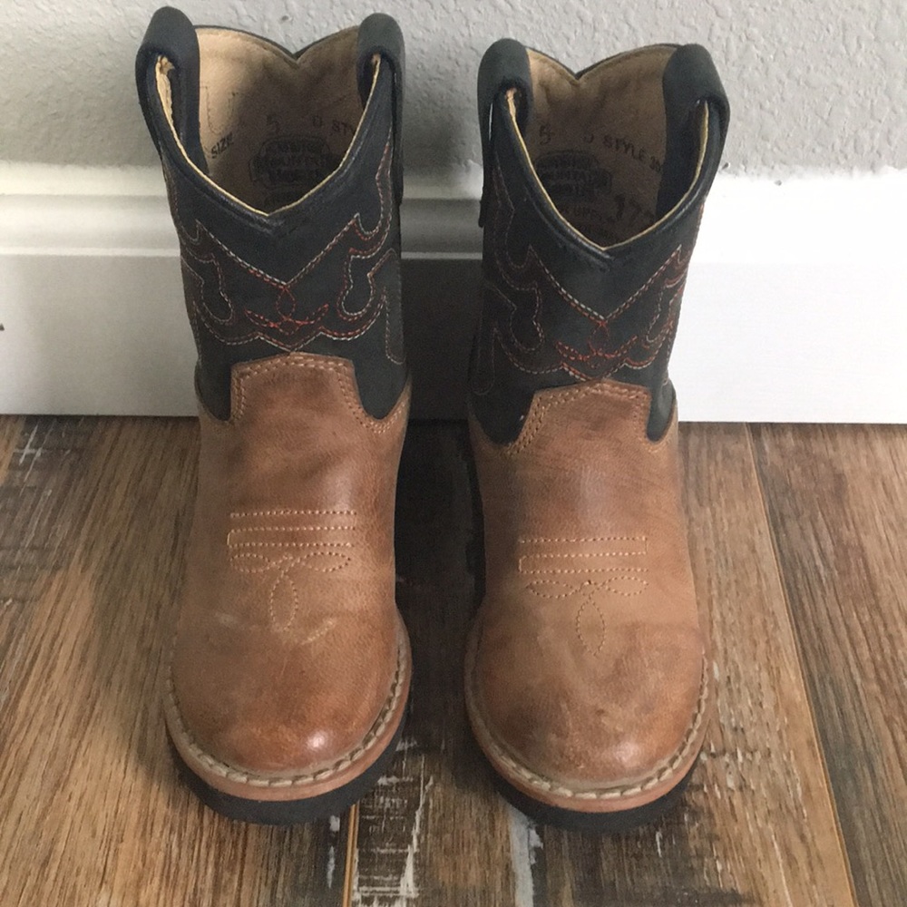 Smoky Mountain toddler cowboy boots.